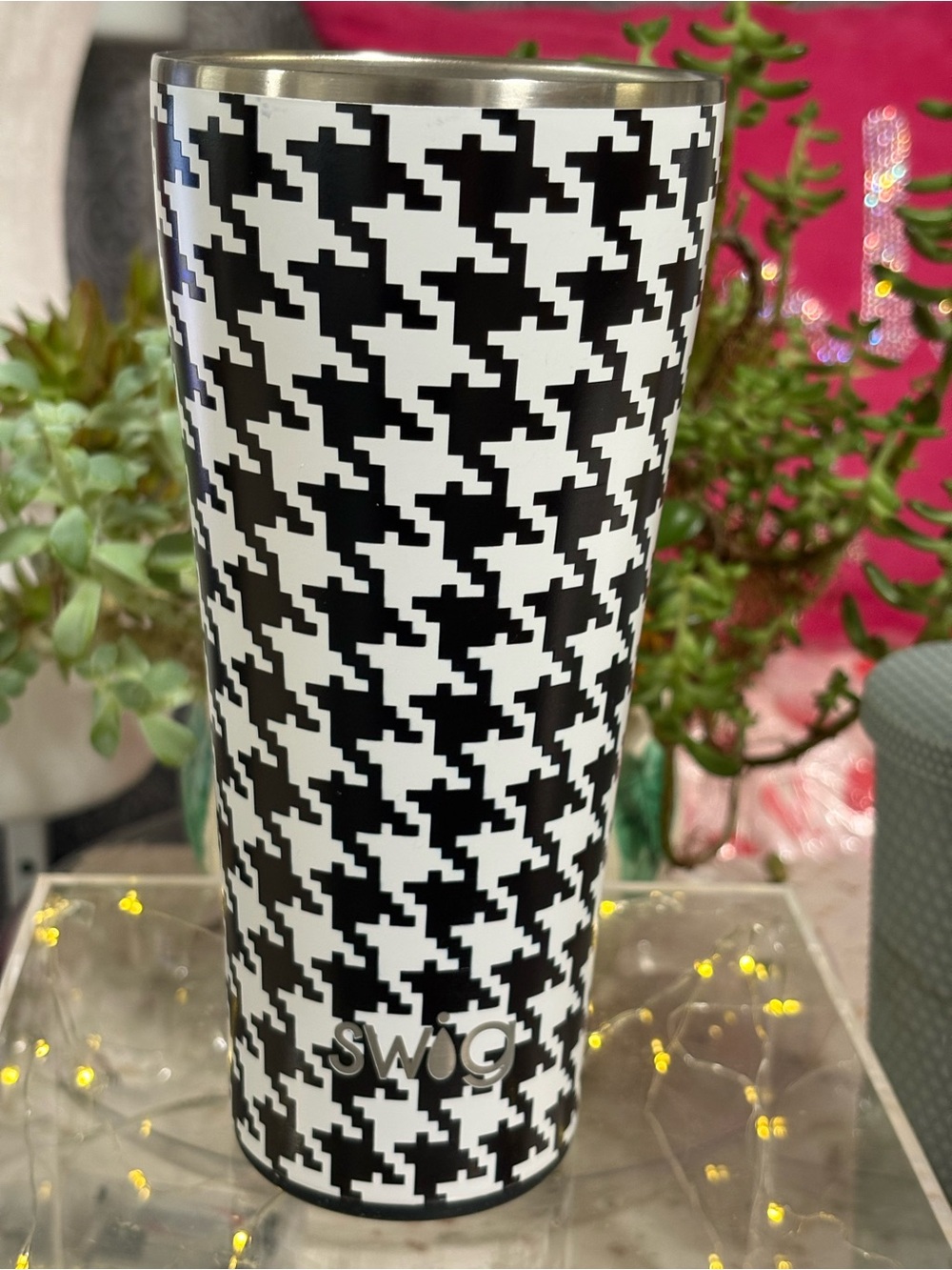 Swig Life Houndstooth Tumbler 32oz - Picture 10 of 17